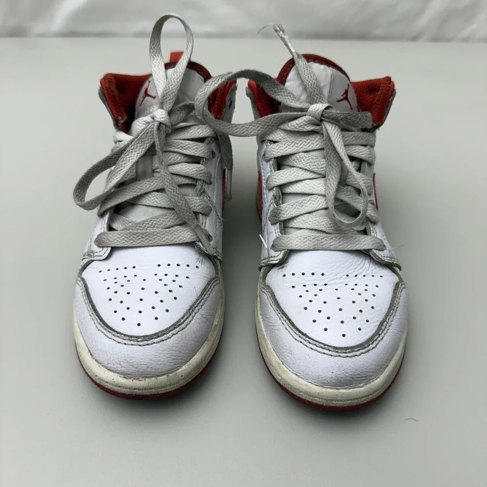 Nike jordan mid